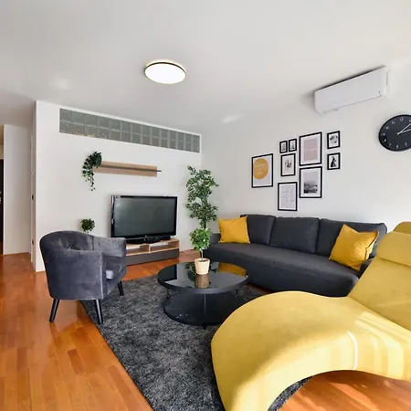 Lavir With Parking Apartment Zagreb