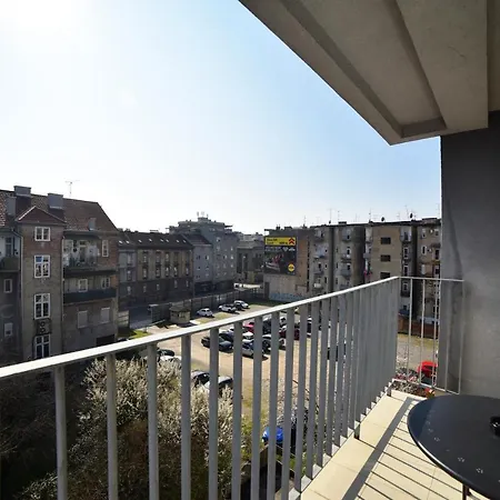 Lavir With Parking Apartment