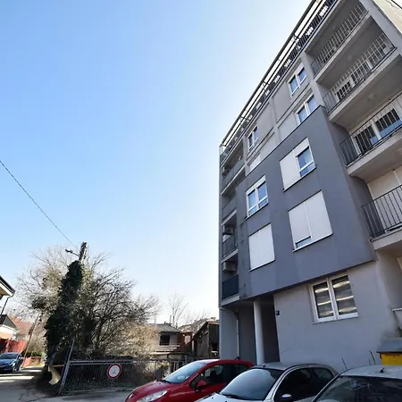 Lavir With Parking Apartment *